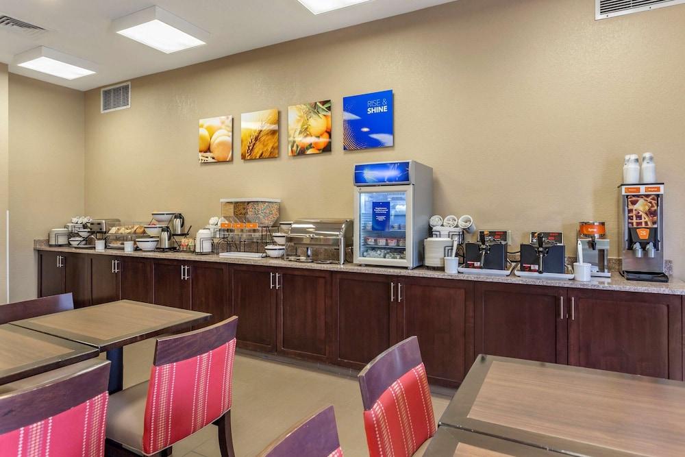 山洞城康福特茵酒店&套房 凯夫城 外观 照片